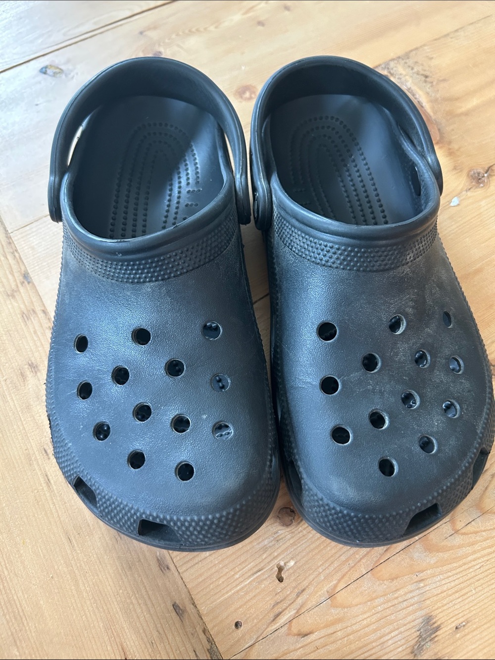 CROCS Classic Clog in Black